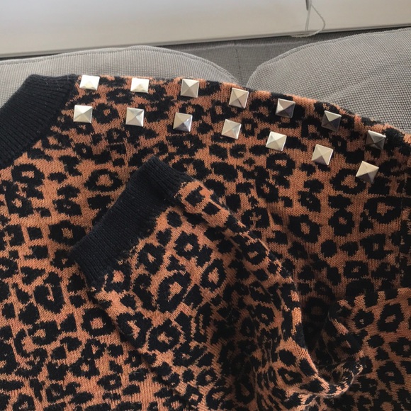 Cheetah Print Sweater with studded shoulder detail - Picture 2 of 3